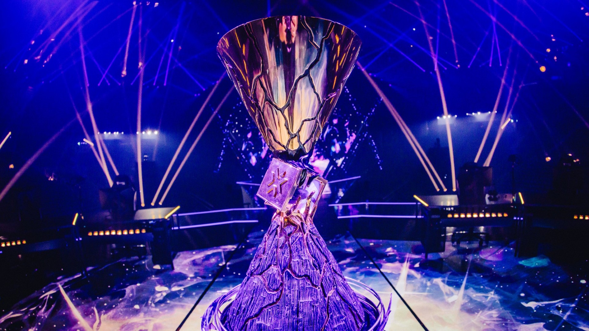 VALORANT Champions 2025 trophy