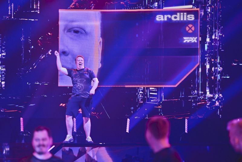 FunPlus Phoenix's ardiis' entrance to the stage. Credit: Riot Games